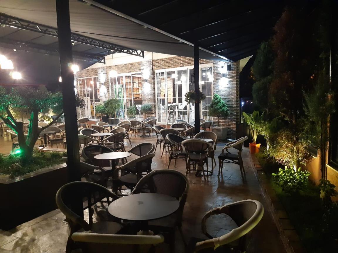 Hotel Golden Elbasani Exterior foto